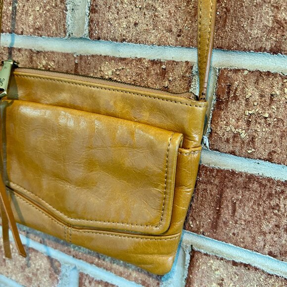 HOBO Amble Leather Crossbody Bag - Picture 6 of 11